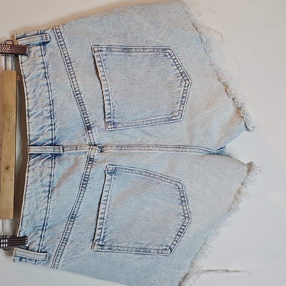 Garage Light Wash Size 7 Jean Shorts - Picture 4 of 7